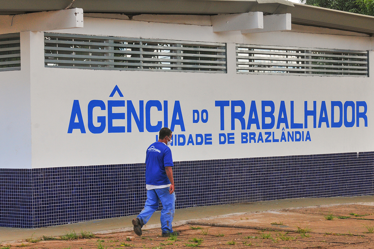 Agências do Trabalhador do Distrito Federal oferecem 792 vagas e cadastro pela Carteira de Trabalho Digital