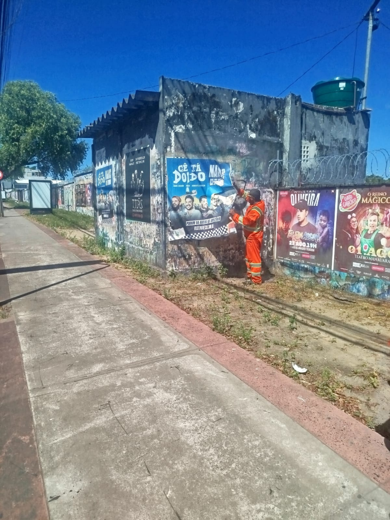 Prefeitura de Manaus intensifica retirada de faixas e combate à poluição visual nas vias principais