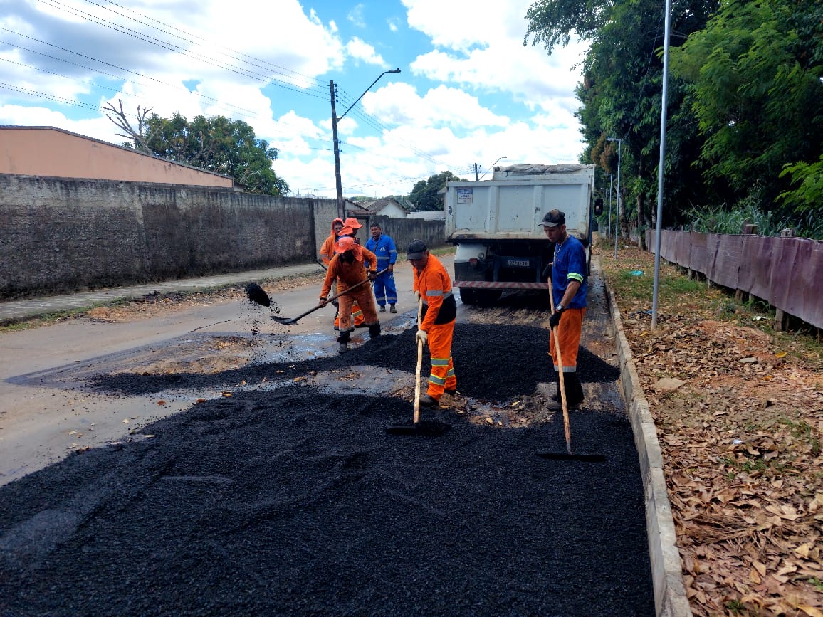 Prefeitura de Manaus intensifica obras de recuperação asfáltica na rua A do bairro Planalto