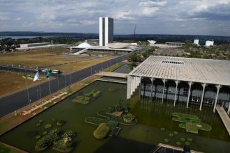 Estudo da Câmara aponta aumento da dívida pública e projeta necessidade de reformas até abril de 2027