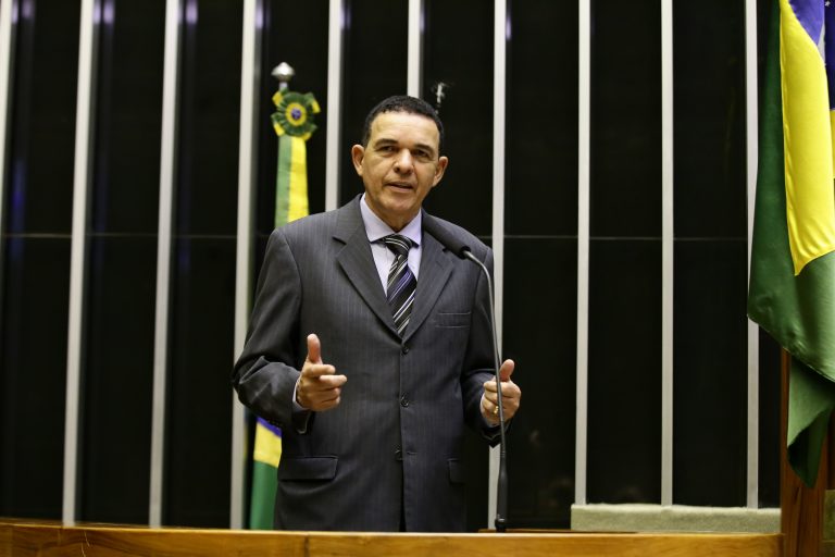 Proposta pune quem financia ou induz aborto