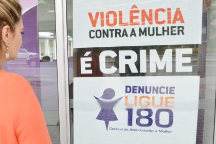 Presidente sanciona lei que obriga divulgação do Ligue 180 em locais de grande circulação de pessoas