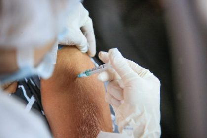 Câmara aprova medidas para ampliar vacinacao, reforçar direitos e fornecimento ao SUS no primeiro semestre de 2026