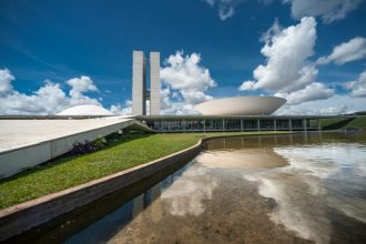 Mesa Diretora confirma perda de mandato de três deputados após revisão de votos