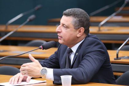 Câmara aprova projeto que cria Bolsa Nacional de Pesquisa Rápida para estudos de 3 a 6 meses