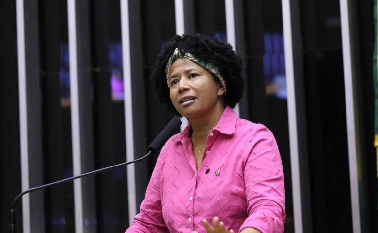 CCJ aprova que espinha bífida aberta seja reconhecida como deficiência e prevê atendimento pelo SUS