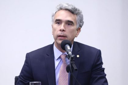 Comissão da Câmara aprova projeto que regulamenta o uso de recursos digitais por terapeutas no ambiente escolar