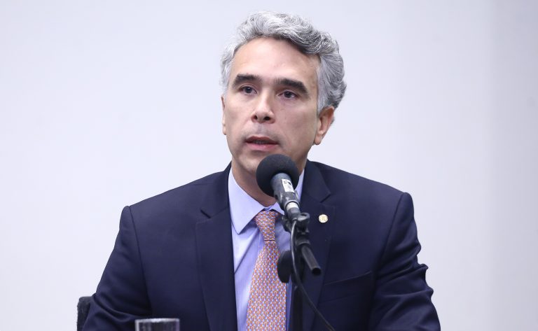Comissão da Câmara aprova projeto que regulamenta o uso de recursos digitais por terapeutas no ambiente escolar