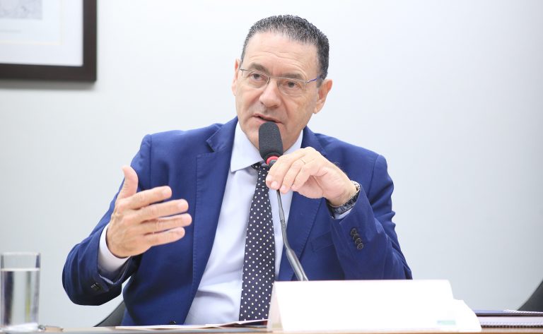 Comissão da Câmara aprova que fabricantes liberem NFC gratuitamente para pagamentos por aproximação preservando escolha do consumidor