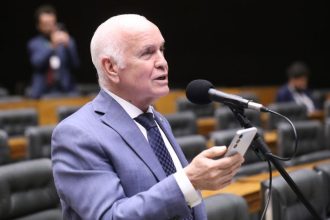 Projeto de Lei 107/26 propõe Política Nacional da Longevidade para pessoas com 60 anos ou mais e cria comissão e sistema de dados