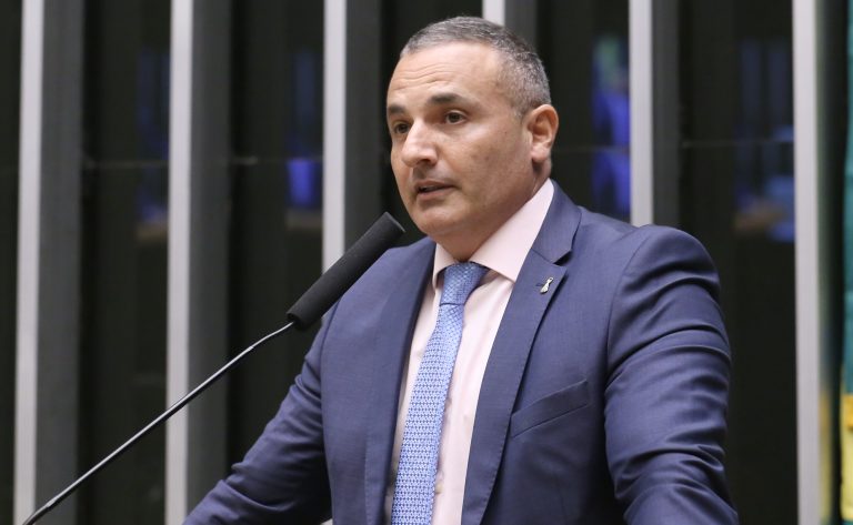 Câmara aprova PL que criminaliza transmissão de treinamento operacional para facções e prevê pena de reclusão