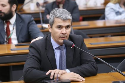 CCJ aprova proposta que veta uso da palavra mel em rótulos sem quantidade mínima definida pelo Executivo