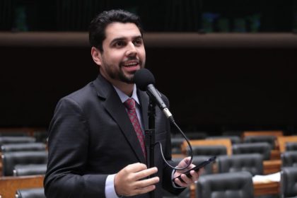 Câmara analisa projeto que obriga bancos a oferecer autenticação em dois fatores assistida para idosos