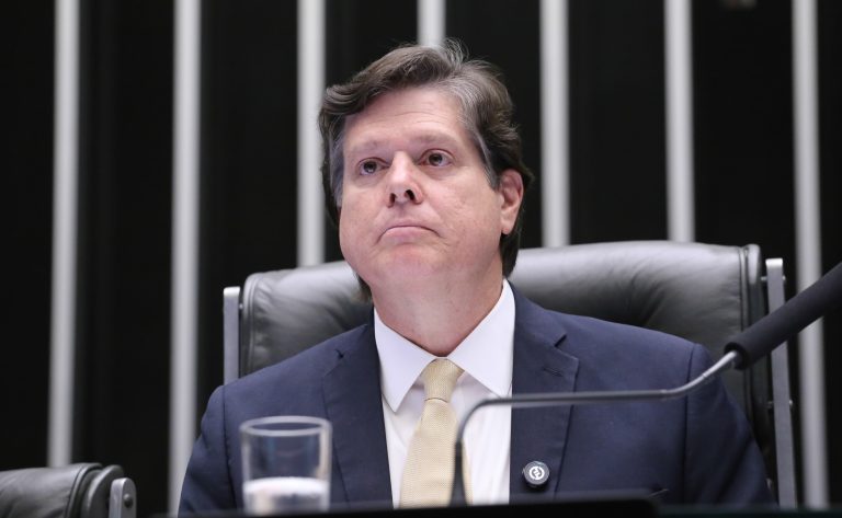 Projeto de Lei 344/26 limita impedimento e regula advocacia de parlamentares segundo ente remunerador