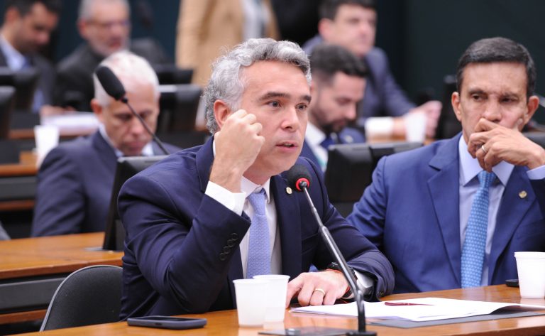 Comissão da Câmara aprova regras sobre insalubridade na educação e obrigações às escolas