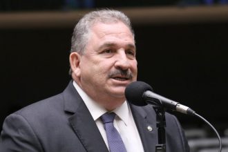 Câmara aprova versão do relator que autoriza estados e municípios a arcar com fornecimento de água e luz nas feiras públicas