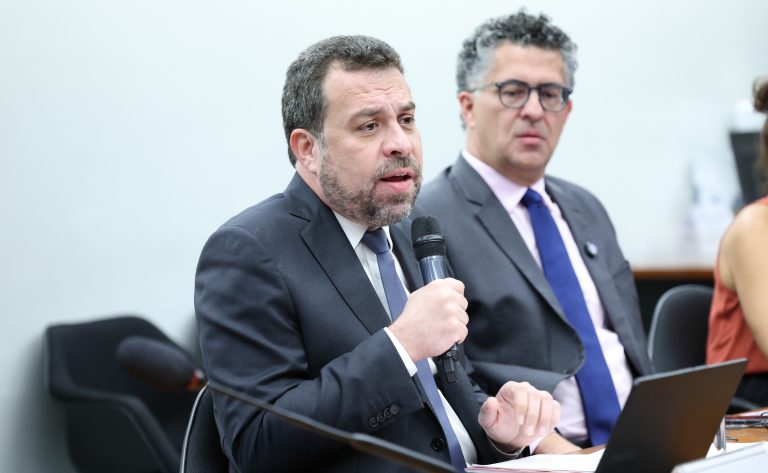 Projeto obriga postos a detalhar a composição do preço dos combustíveis em documentos fiscais