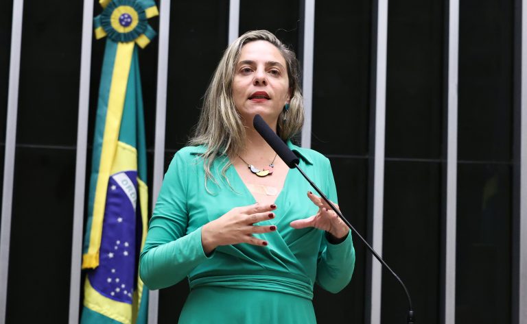 Comissão da Câmara aprova multa para quem dificultar matrícula de aluno com deficiência em instituições de ensino