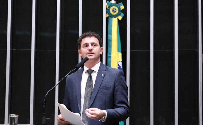 Projeto de Lei 523/26 propõe proibição de exigência de produtos para crédito rural e prevê sanções