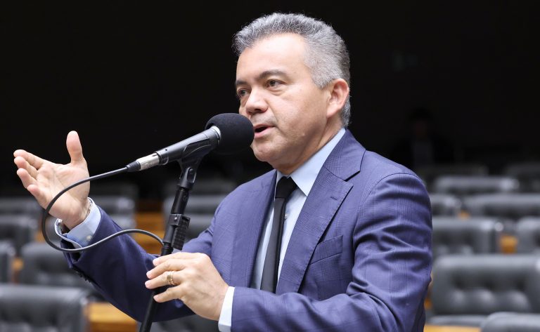 CCJ aprova prazo de cinco dias para cartórios informarem nascimentos sem nome do pai à Justiça