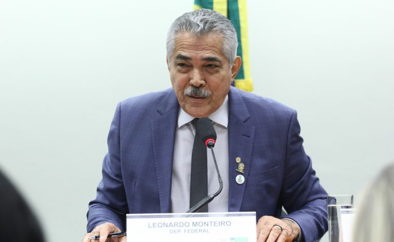 Câmara aprova criação da Bolsa de Apoio à Qualificação e Permanência para beneficiários do Bolsa Família