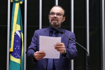Projeto cria Conecta 60+ para inclusão e letramento digital de idosos em todo o país