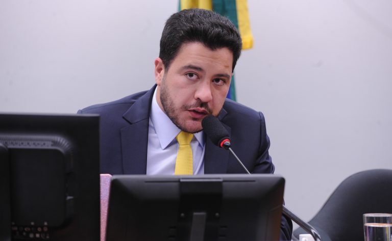 Câmara aprova regras para proteção de imagem de crianças na internet e define remoção e indenização