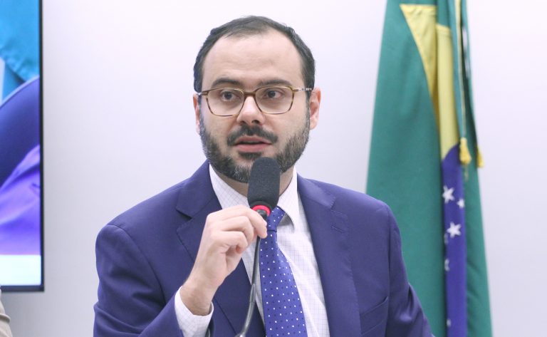 Governo propõe aumento do limite de faturamento do MEI para R$ 140 mil até 2028 e anuncia medidas de apoio