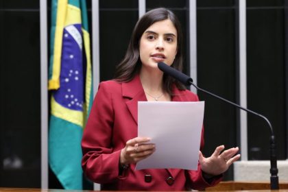 CCJ aprova diretrizes para atenção à menopausa e ao climatério no SUS e institui dia de conscientização