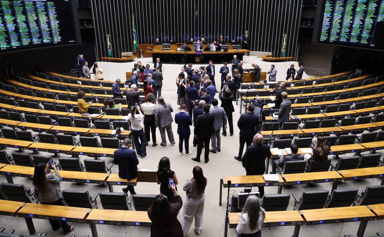 Câmara aprova Medida Provisória 1345/26 que libera R$ 15 bilhões em crédito para exportadores afetados pela instabilidade internacional