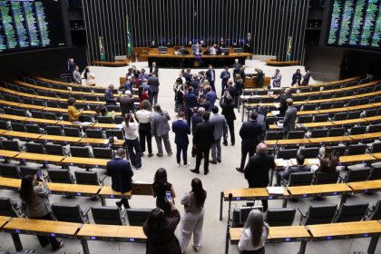 Câmara aprova urgência para Projeto de Lei 2898/25 que altera a Lei dos Crimes Ambientais e cria regime especial de sanções para pequenos produtores rurais