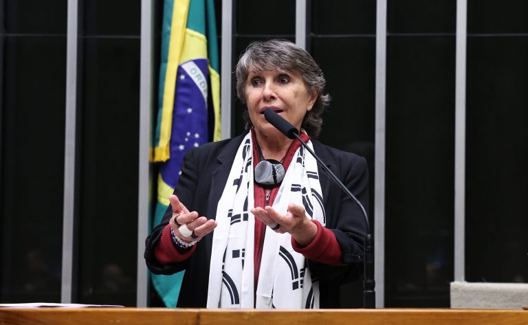 Comissão de Cultura aprova meia-entrada para pais e responsáveis de pessoas com deficiência inscritas no CadÚnico com limite de renda