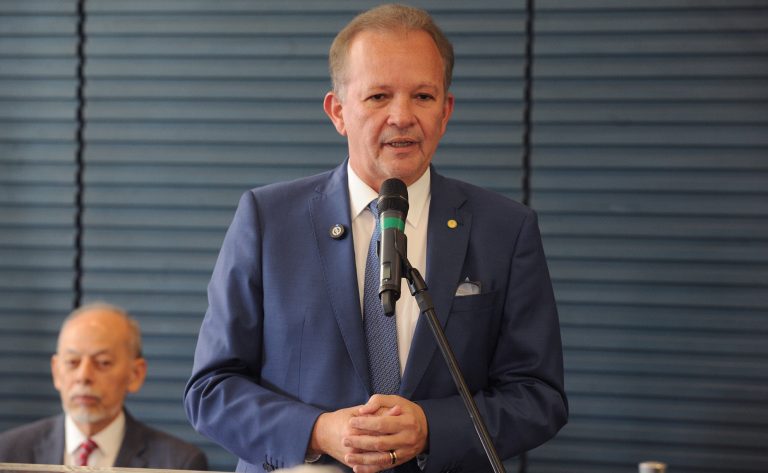 Frente Parlamentar Mista em Defesa das Universidades Públicas busca diálogo com governo e recomposição do financiamento federal