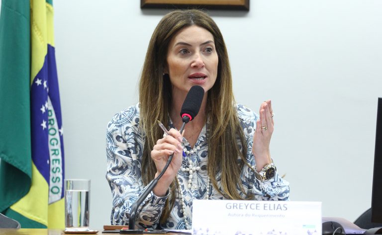 Comissão da Câmara debate proibição de acesso de menores às redes sociais em projeto de lei
