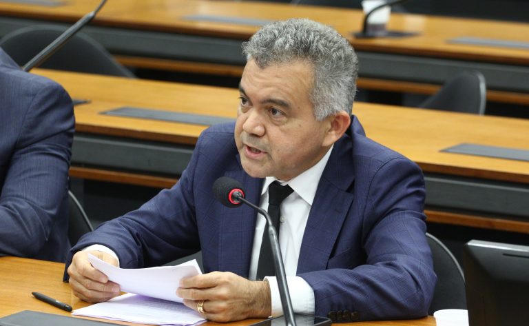 CCJ aprova projeto que proíbe multas por perturbação do sossego a pessoas com deficiência em condomínios