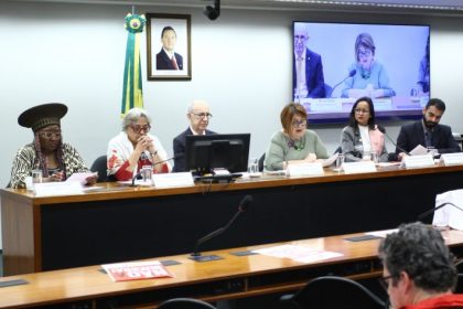 Audiência na Câmara debate deportações em massa dos Estados Unidos e acolhimento de migrantes no Brasil
