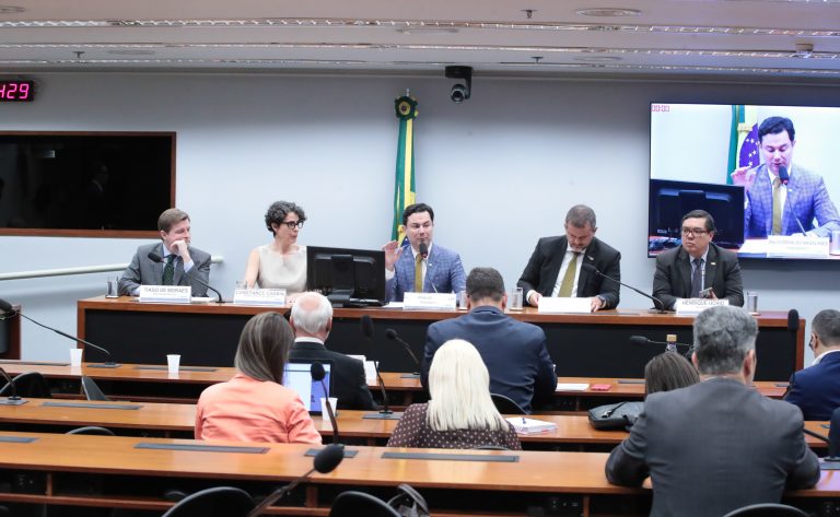 Audiência na Câmara defende manutenção do prazo de patentes de 20 anos para proteger o SUS e garantir entrada de genéricos