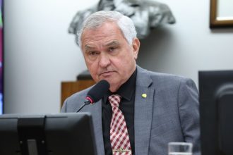 Ausência do ministro Mauro Vieira em audiência da Câmara leva deputados a avaliar processo por crime de responsabilidade