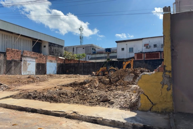 Implurb embarga demolição sem licença no Parque 10 de Novembro e reforça obrigatoriedade da licença para demolição