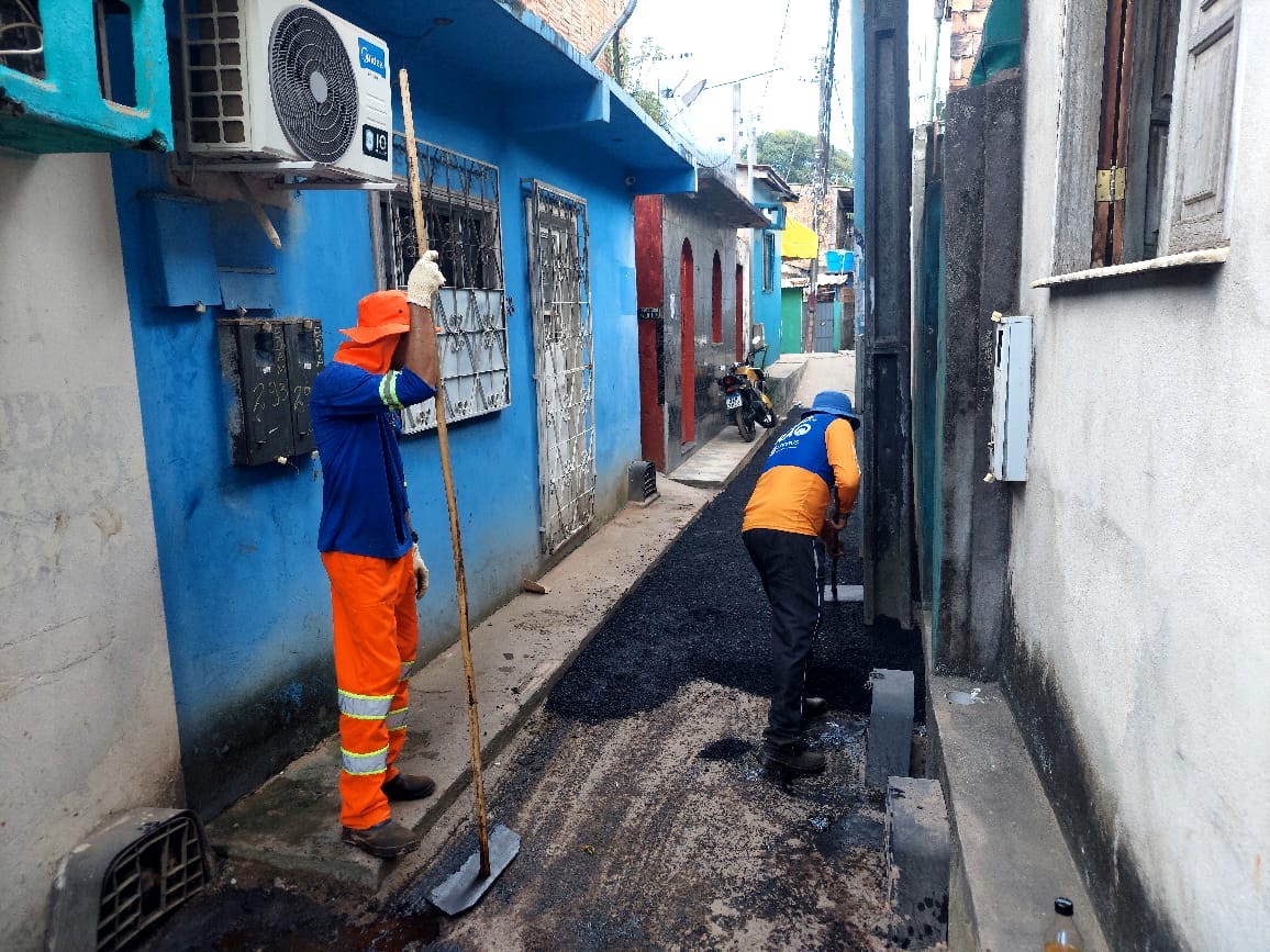 Prefeitura de Manaus conclui recuperação asfáltica no beco Luz e Vida e amplia acesso beneficiando moradores de Alvorada 2
