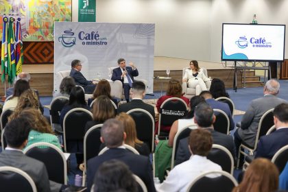Ministro do TST defende conciliação trabalhista como prática central da Justiça do Trabalho durante evento em Manaus