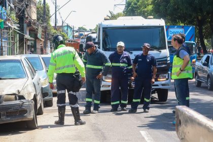 Operação Sucata recolhe 145 veículos abandonados nas ruas de Manaus e melhora circulação