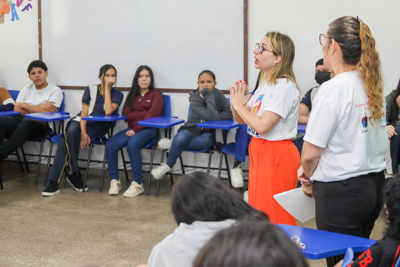 Projeto Escola em Paz leva prevenção à violência contra a mulher a quatro escolas municipais da zona Oeste de Manaus