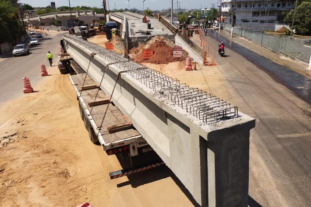 Prefeitura de Manaus conclui içamento das vigas do Complexo Viário Passarão um dia antes do prazo