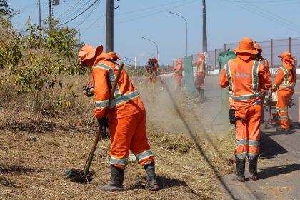 Prefeitura de Manaus mobiliza 1.500 servidores para limpeza urbana em todas as zonas da capital