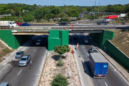 Prefeitura de Manaus avança na revitalização do canteiro central da avenida Max Teixeira com modernização da passagem de nível