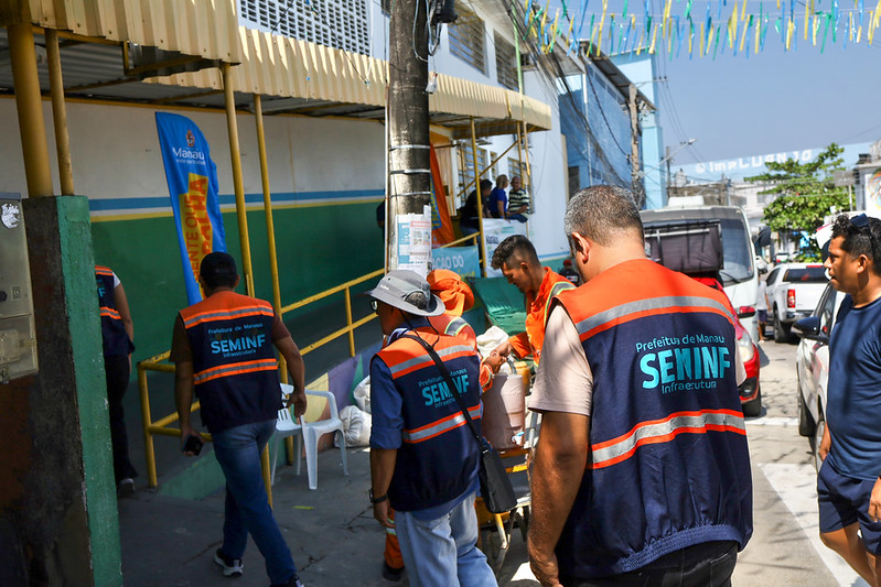 Programa Manaus que a Gente Cuida realiza manutenção de escadaria e drenagem no Educandos em ação da Prefeitura de Manaus