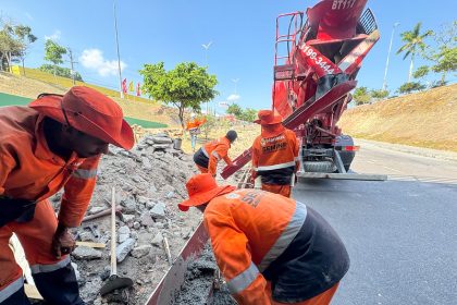 Prefeitura de Manaus instala novo meio-fio de 30 centímetros na avenida Max Teixeira para reforçar segurança viária