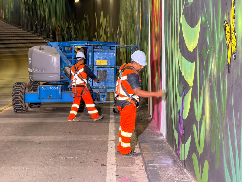 Prefeitura de Manaus inicia modernização de complexos viários com grafite e iluminação na passagem inferior