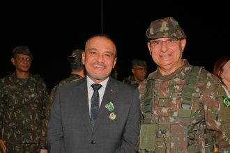 Desembargador Jomar Fernandes recebe Medalha Exército Brasileiro em solenidade no Comando Militar da Amazônia em Manaus